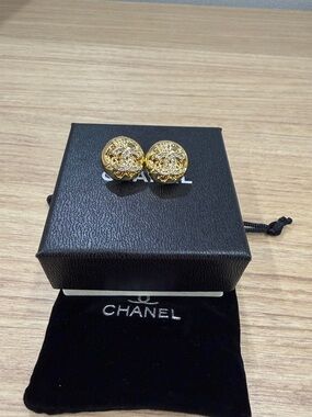 CHANEL Gold Filigree CC Round Earrings
